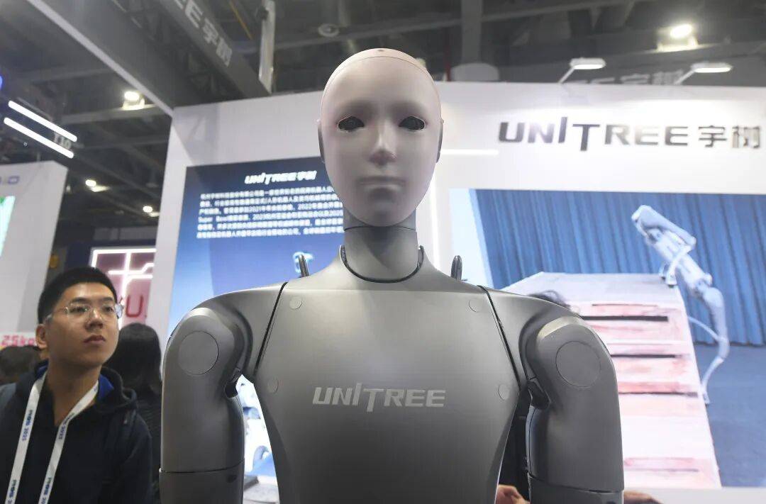 器人因「手」再次延期；理想回应 MEGA