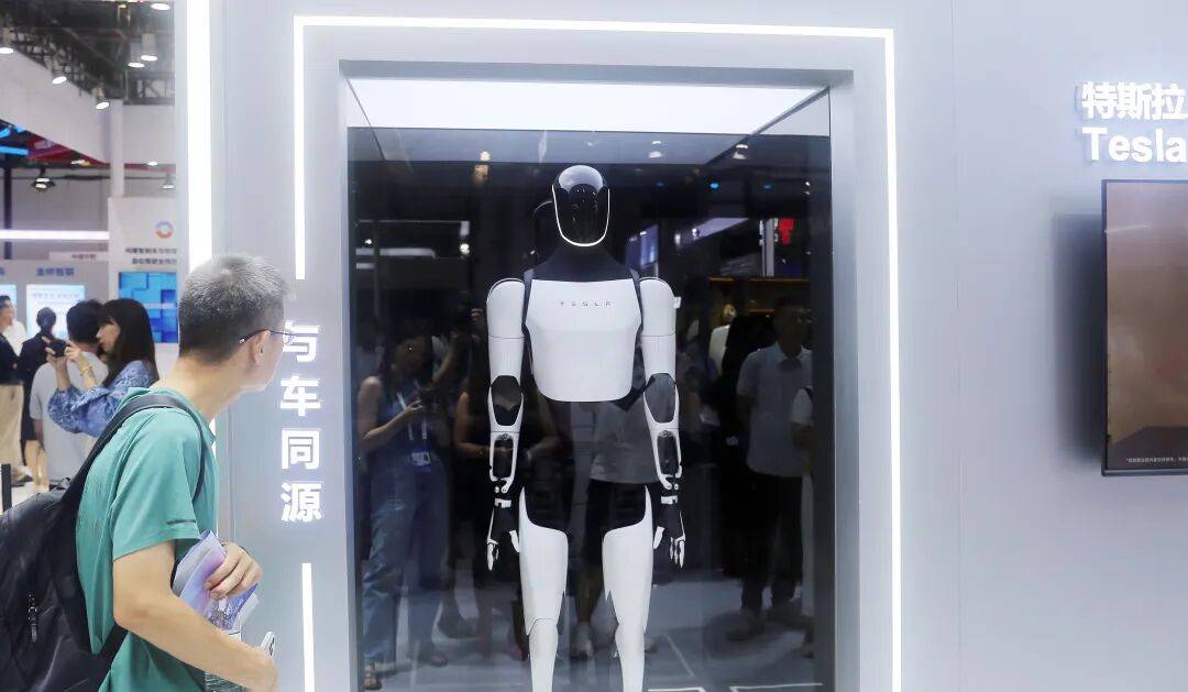 器人因「手」再次延期；理想回应 MEGA 起火事件 极客早知道pg试玩ChatGPT 上线「公司知识库」；Optimus 机(图4)