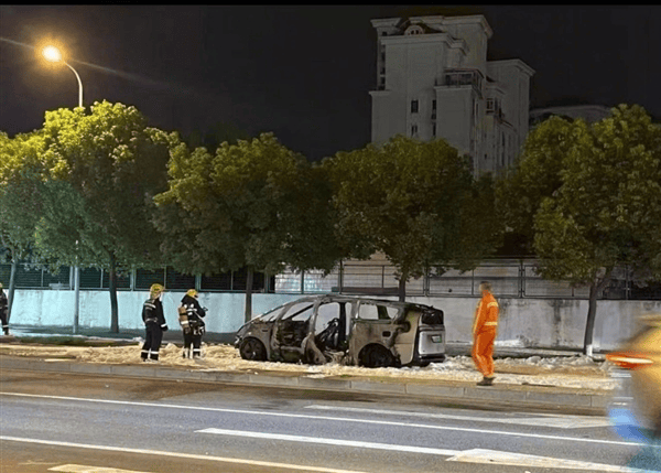 器人因「手」再次延期；理想回应 MEGA 起火事件 极客早知道pg试玩ChatGPT 上线「公司知识库」；Optimus 机(图3)